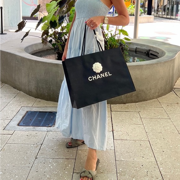 Selling my beautiful special edition Chanel bag - Picture 10 of 11